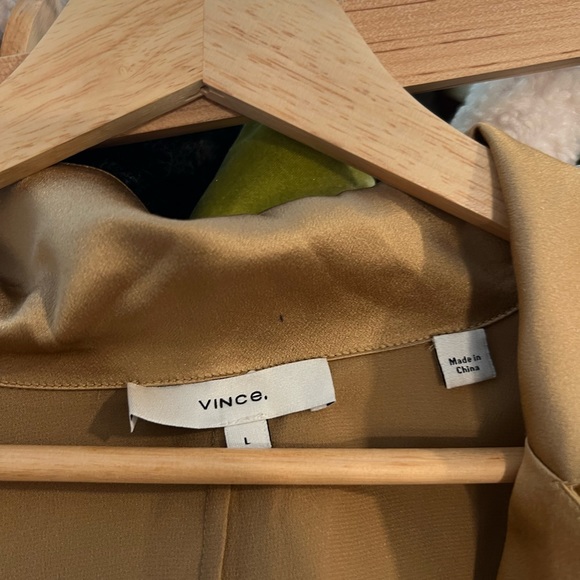 Vince Shaped Collar Blouse - Picture 4 of 4